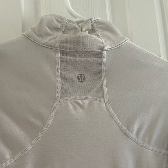 Lululemon Catch Me Air Jacket - Picture 2 of 6